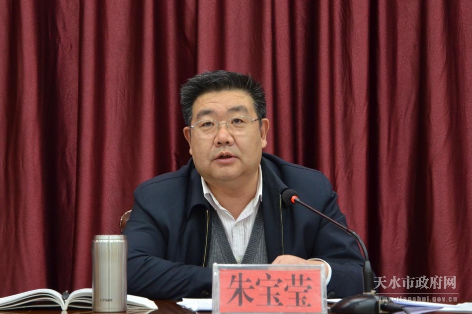 省第八考核组组长,省委农工办副主任朱宝莹听取汇报