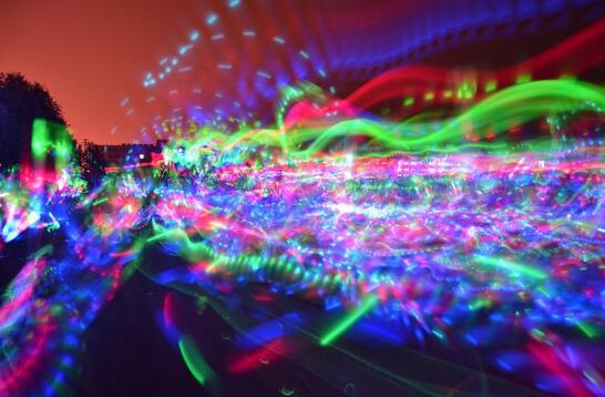 15来公园大道 邂逅凤岭北最炫酷的荧光夜跑!