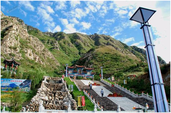 下花园鸡鸣山庙会精彩纷呈