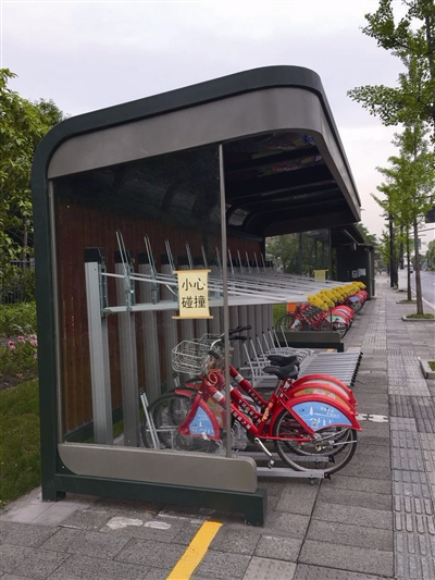 停车空间往上走 首个公共自行车立体储车库启用