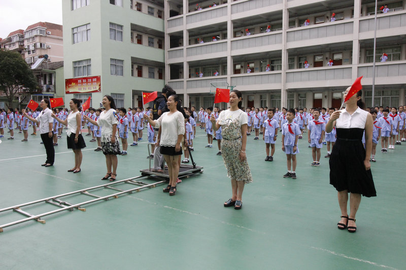 從椒江實驗小學到環衛之家,從麻車村到靈香店電子商務園,拍攝小組輾轉