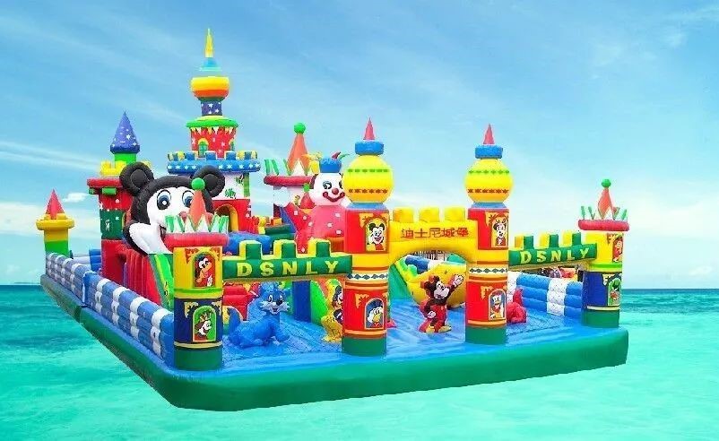 欢乐充气城堡