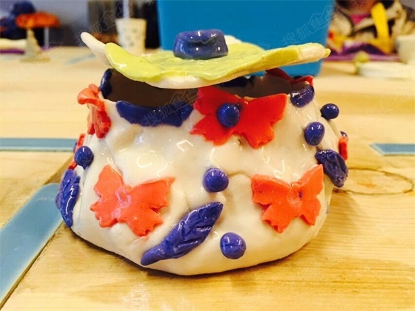 最卡通的蝴蝶陶罐