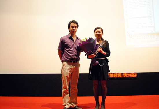 搜狐焦点运营总监黄旭东与地产佳人亚军彭晓丽